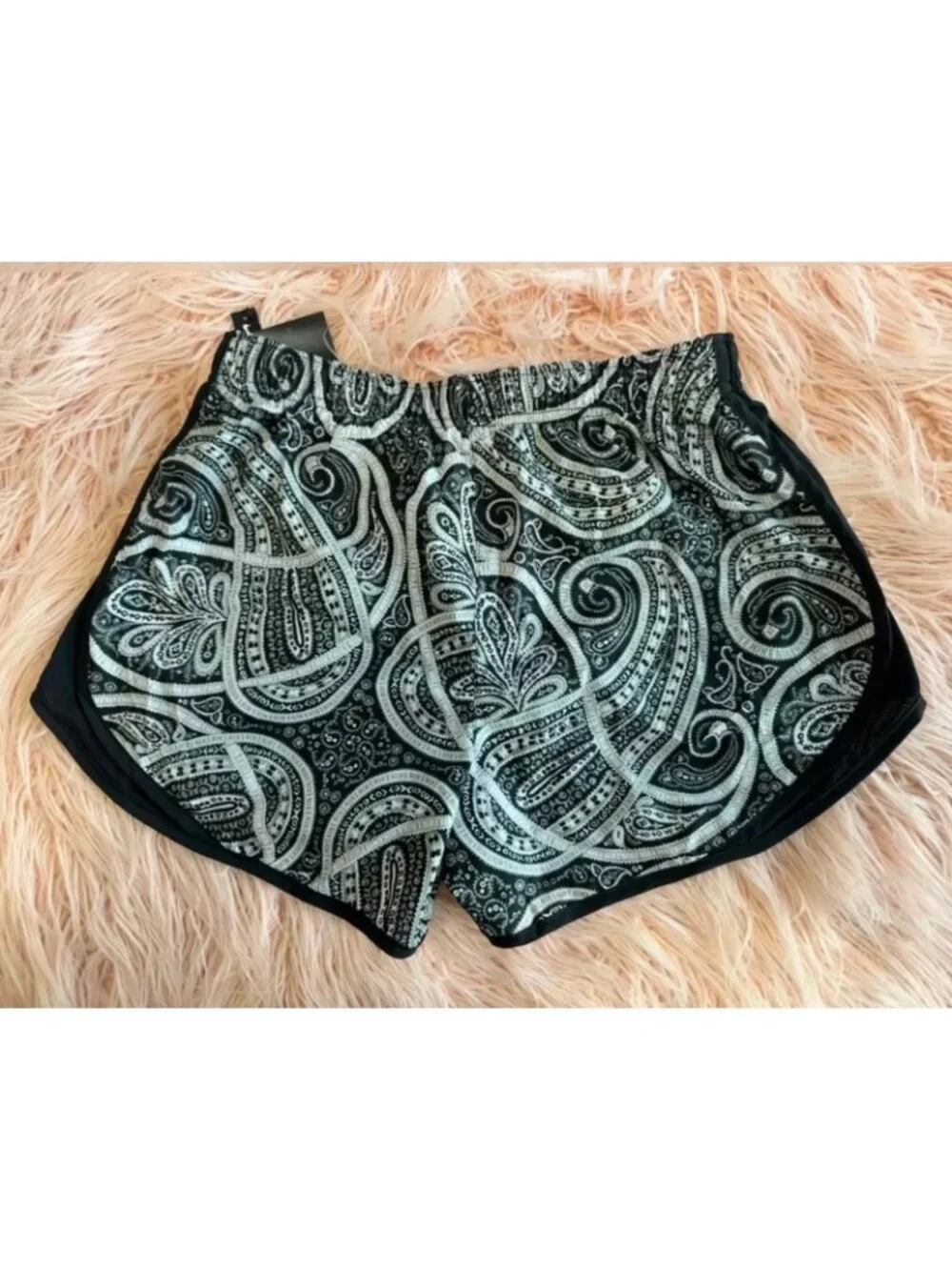NWT Women Nike Tempo Paisley Print Shorts Athletic Shorts